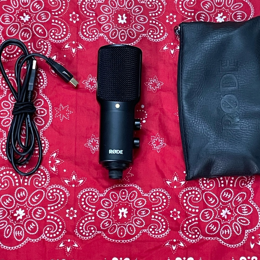 Rode Black Microphone with Accessories
